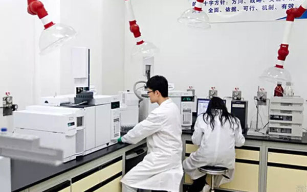 17歲做民工，36歲開公司，白手起家的他干出了180億的大生意！