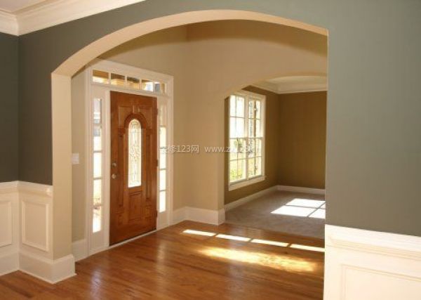 立秋之后，裝修卻開始&ldquo;熱&rdquo;了起來。不少有經(jīng)驗的人士喜歡秋季裝修，圖的是氣候干燥，木質(zhì)板材不易返潮，涂料、油漆容易干等便利