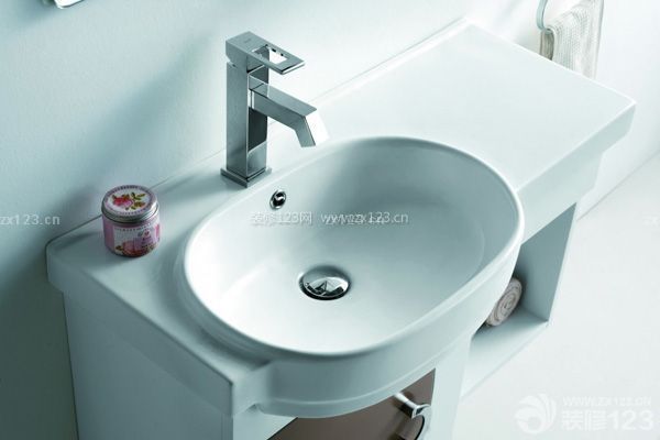 衛浴裝修怎么樣最省錢——衛浴潔具選擇中檔產品
