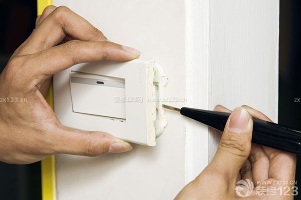 如何安裝開關(guān)插座之固定好開關(guān)插座
